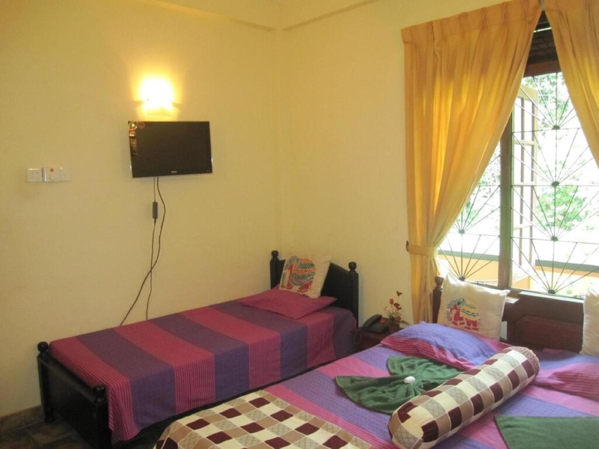Kandy Paradise Hotel & Spa Gelioya ภายนอก รูปภาพ
